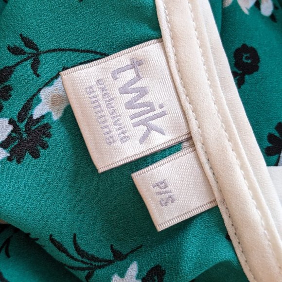 Cute floral short sleeve Twik shirt - Picture 3 of 6